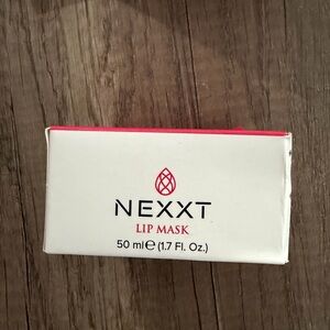 NEXXT Lip Mask - White and Pink